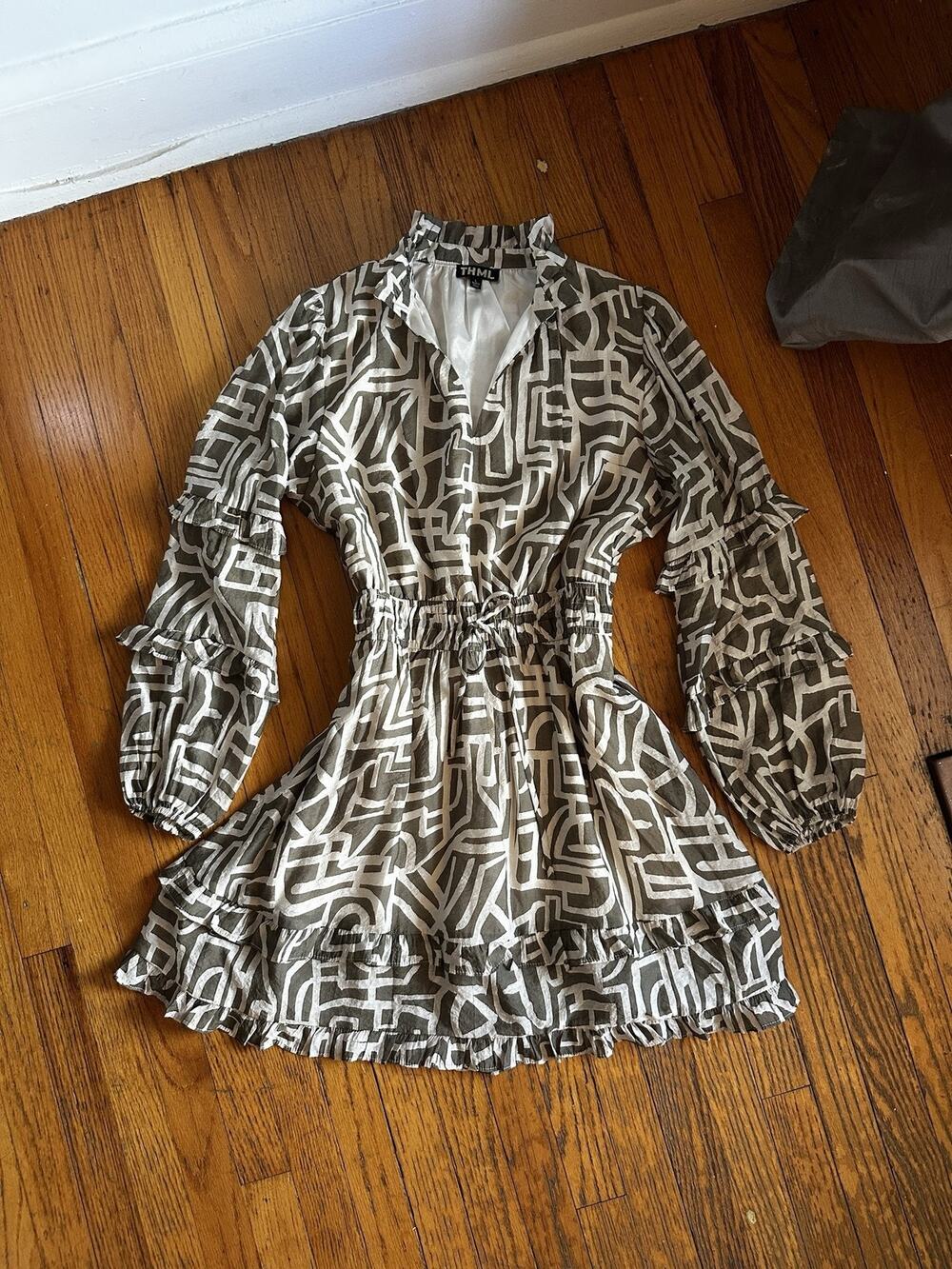 THML Dress Womens Large White Geometric Ruffle Hem Balloon Sleeve Mini Lined
